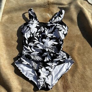 Lands' End Black and White Floral One Piece Swimsuit adjustable straps